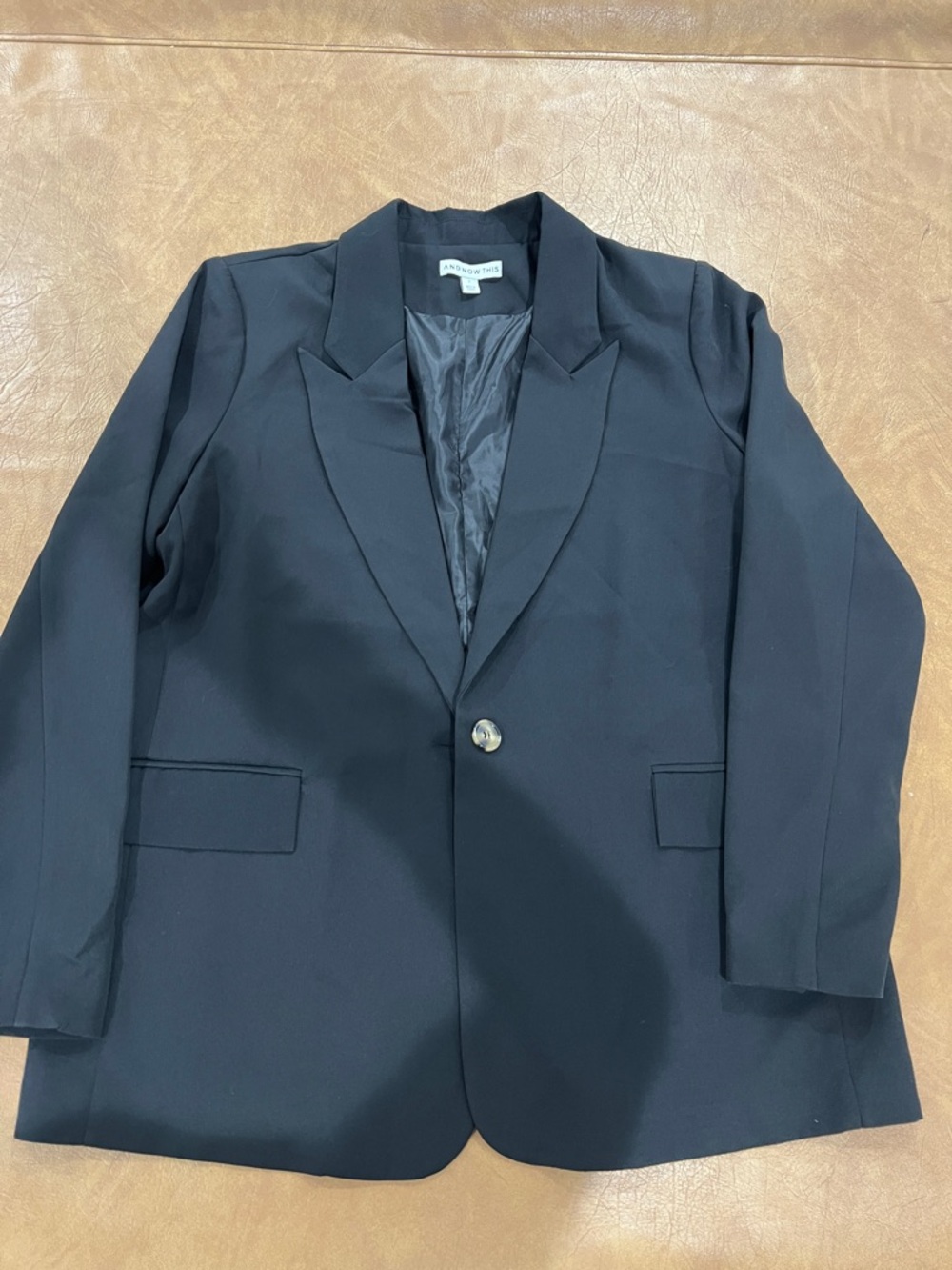 Classic Black Single-Button Notch Lapel Blazer